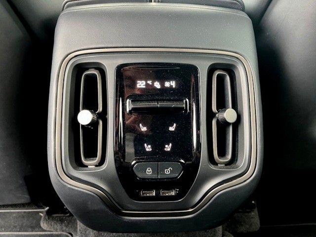 Aston Martin DBX 2022