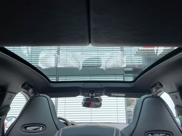 Aston Martin DBX 2022