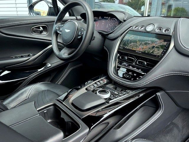 Aston Martin DBX 2022