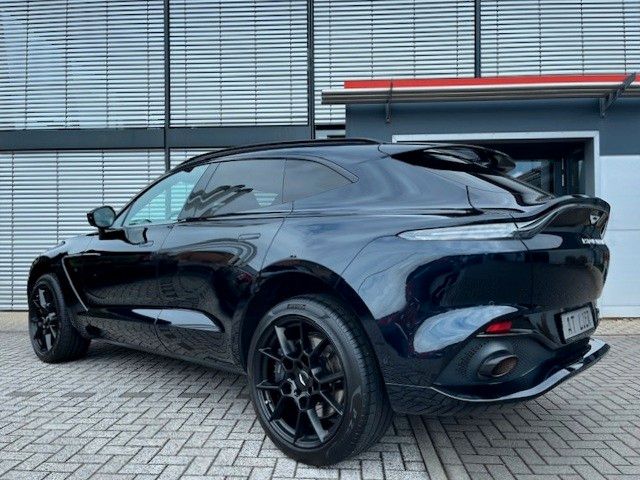 Aston Martin DBX 2022