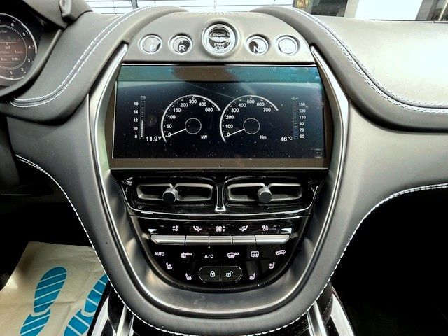 Aston Martin DBX 2022