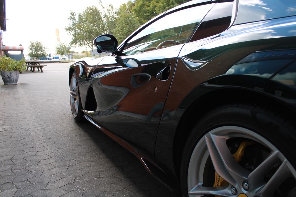 Ferrari 812 2023