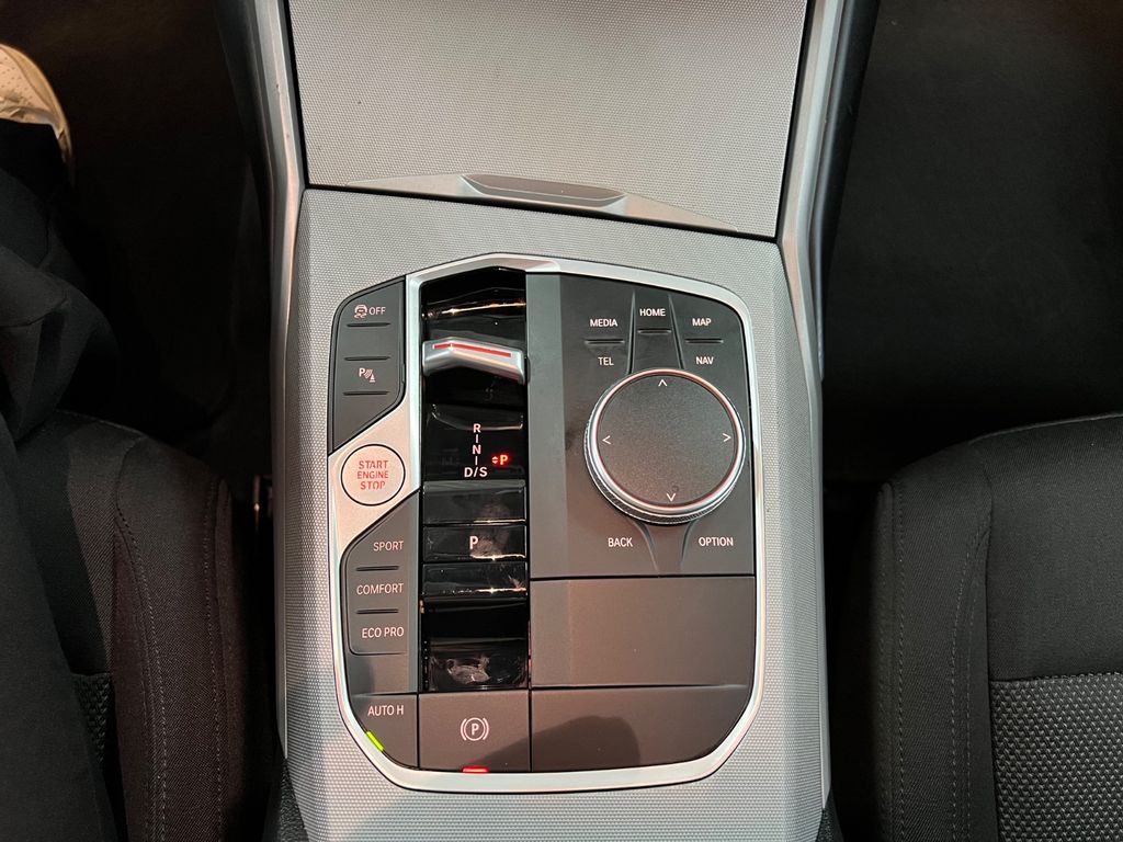 BMW 318 2022