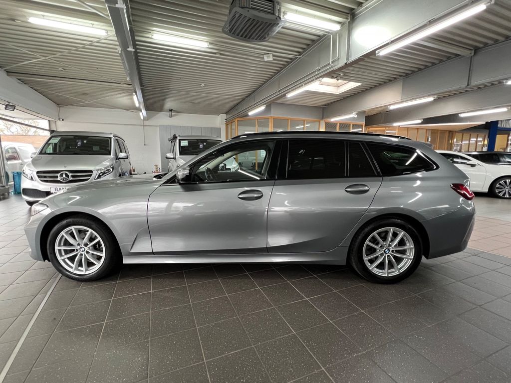 BMW 318 2022