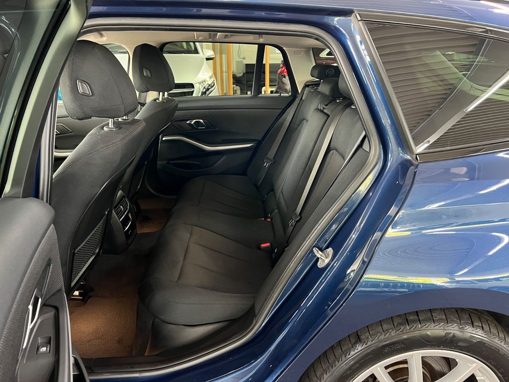 BMW 318 2022