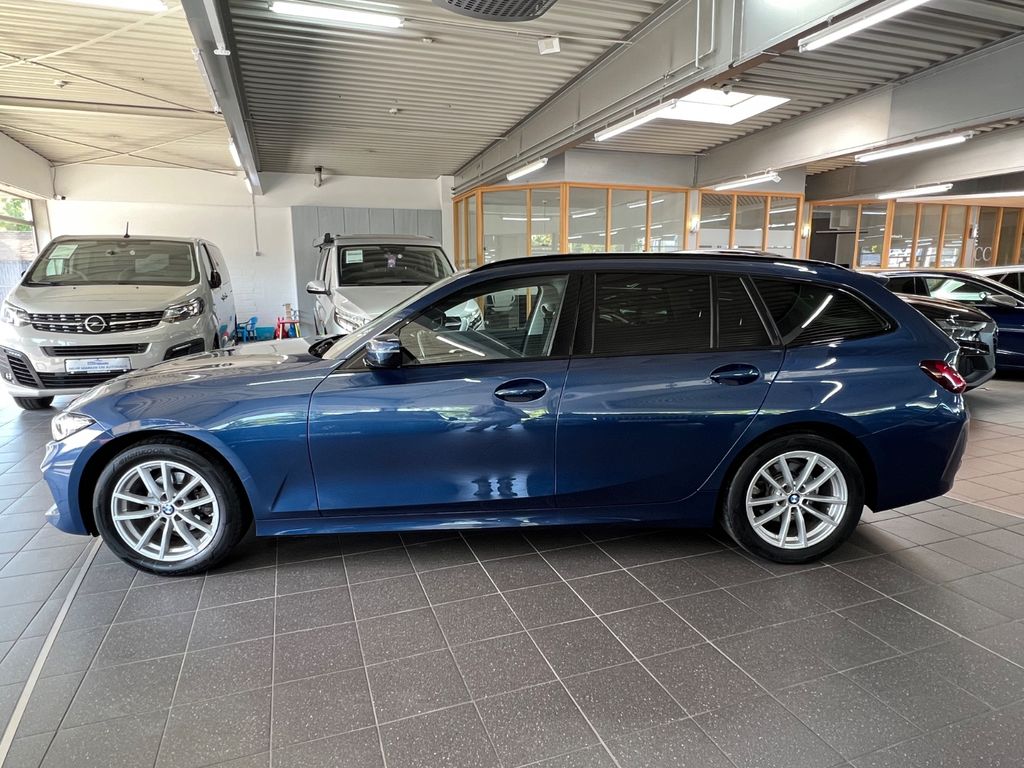 BMW 318 2022