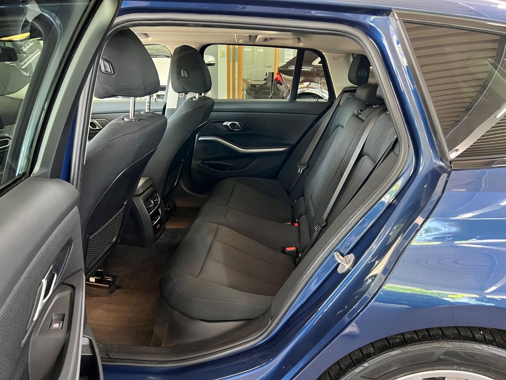 BMW 318 2022