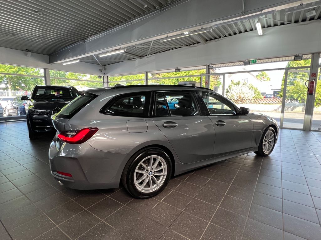 BMW 318 2022