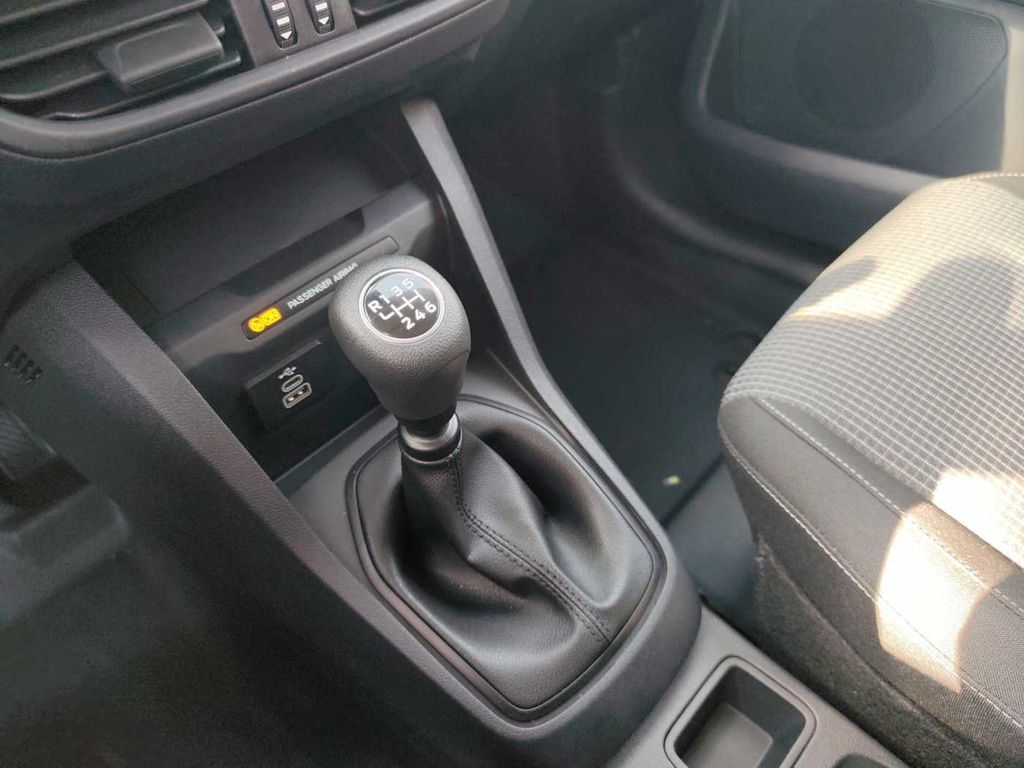 Ford Transit Courier 2025