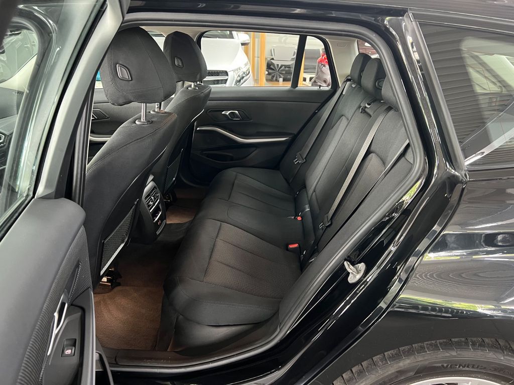 BMW 318 2022