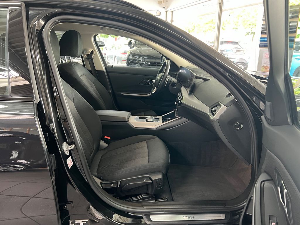 BMW 318 2022