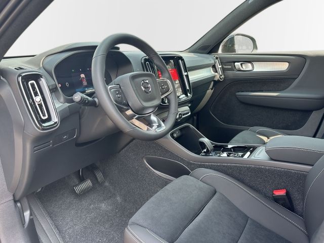 Volvo XC40 2025