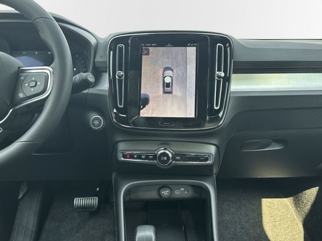 Volvo XC40 2025