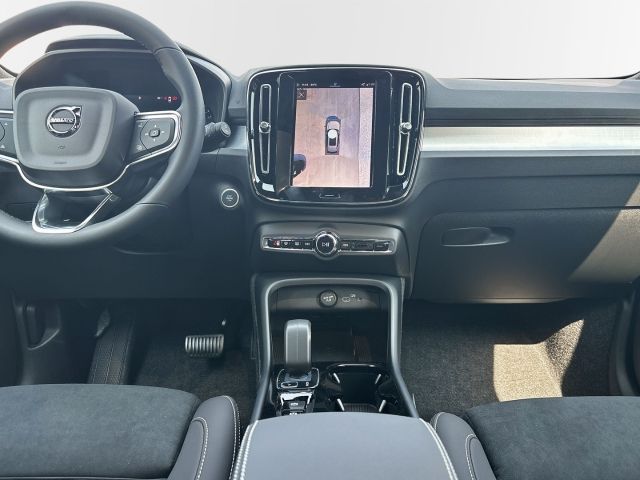 Volvo XC40 2025
