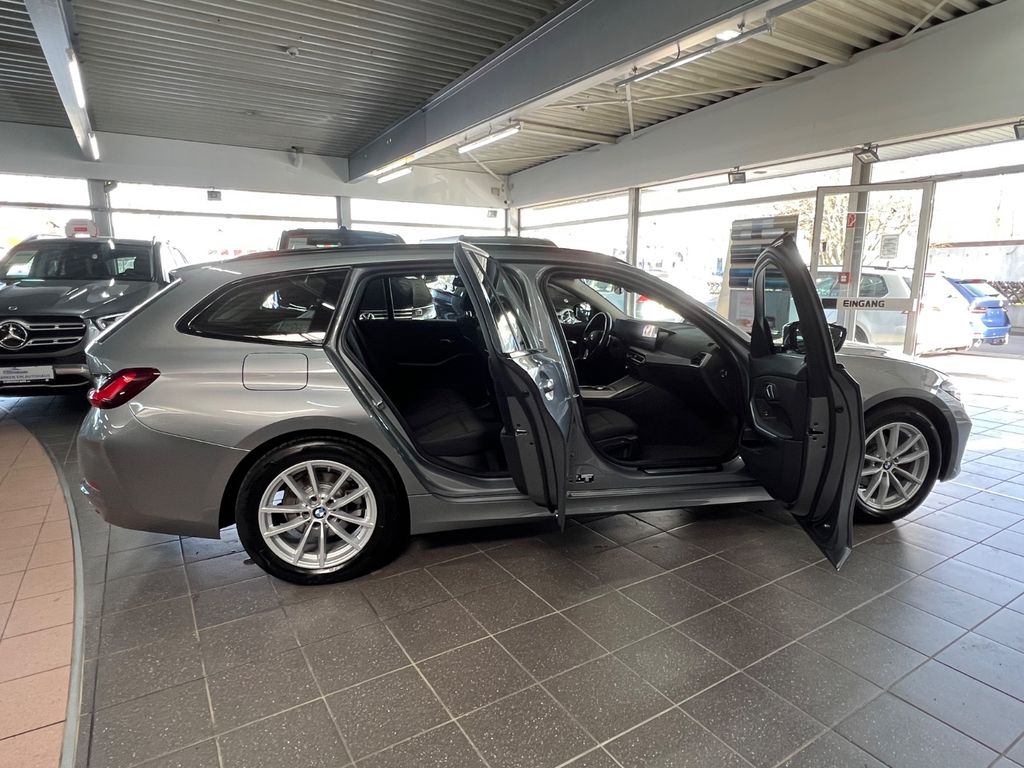 BMW 318 2022