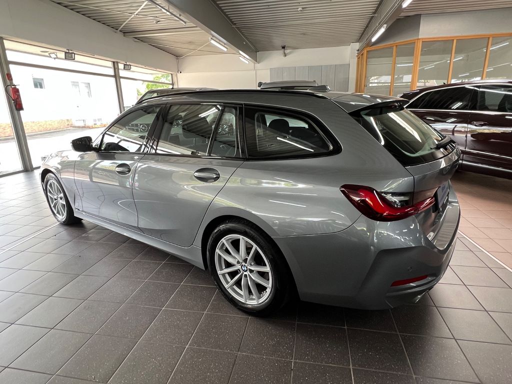 BMW 318 2022
