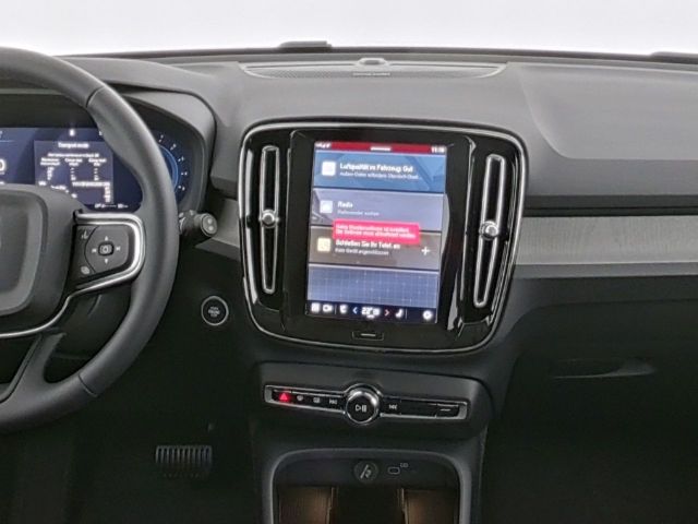 Volvo XC40 2025