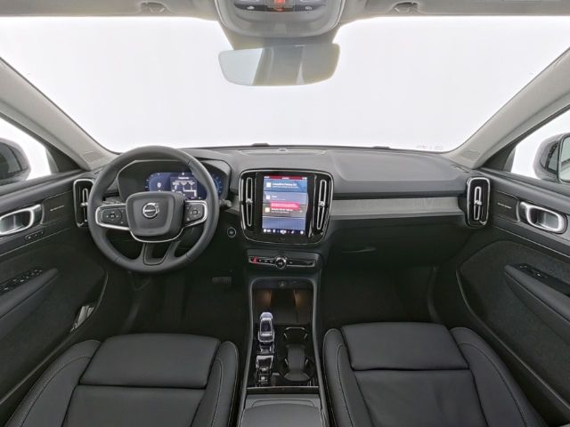 Volvo XC40 2025