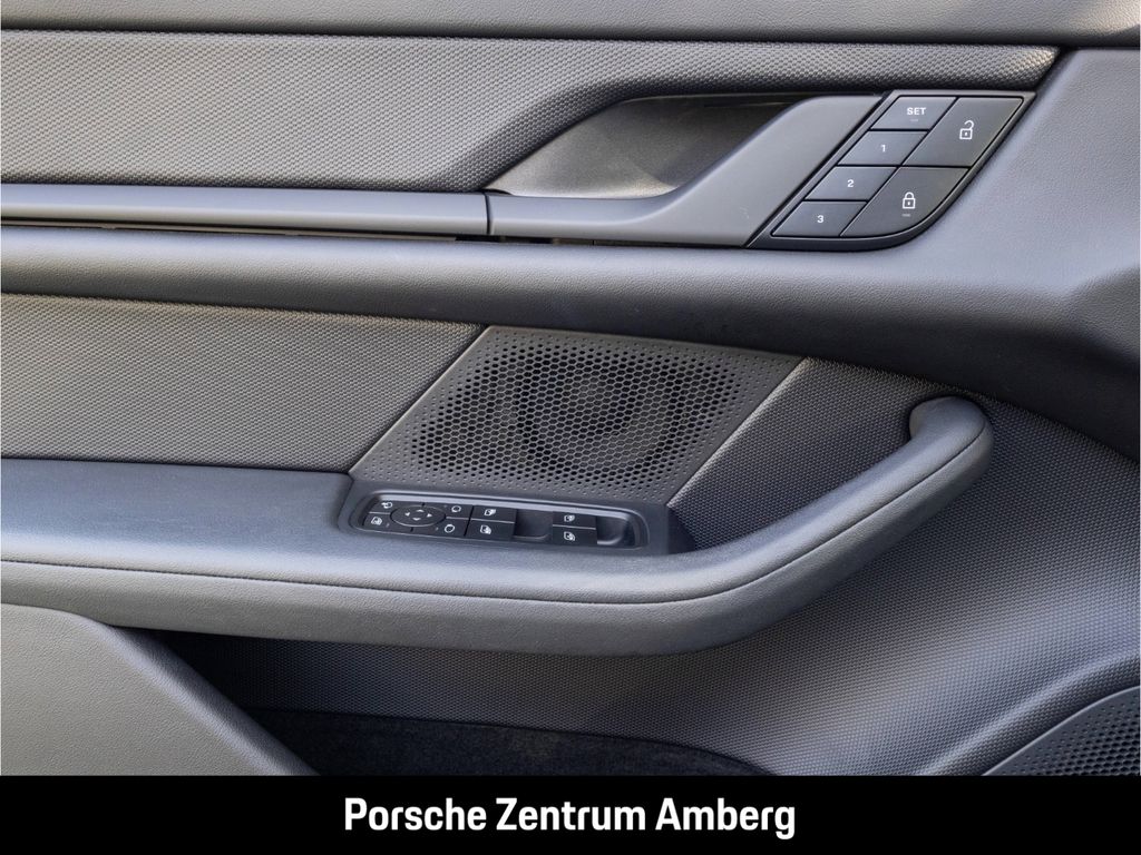 Porsche Taycan 2023
