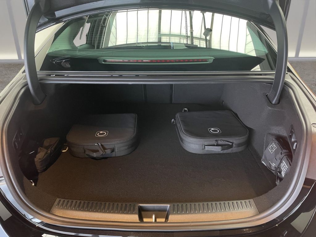 Mercedes-Benz E 300 2025