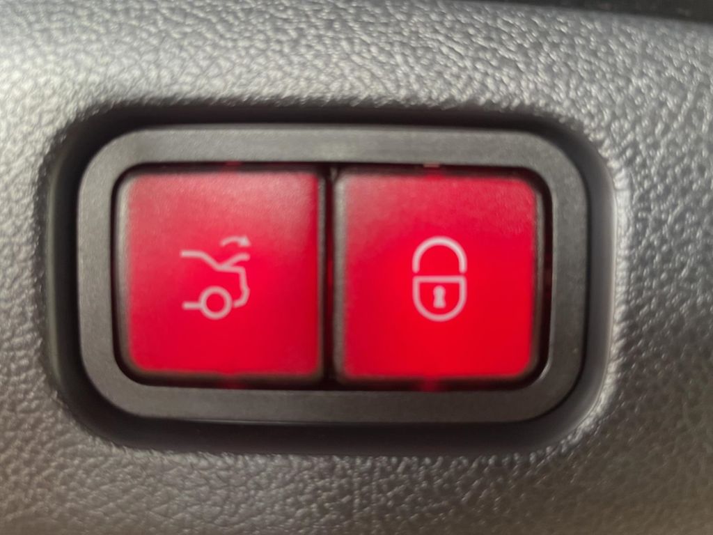 Mercedes-Benz E 300 2025