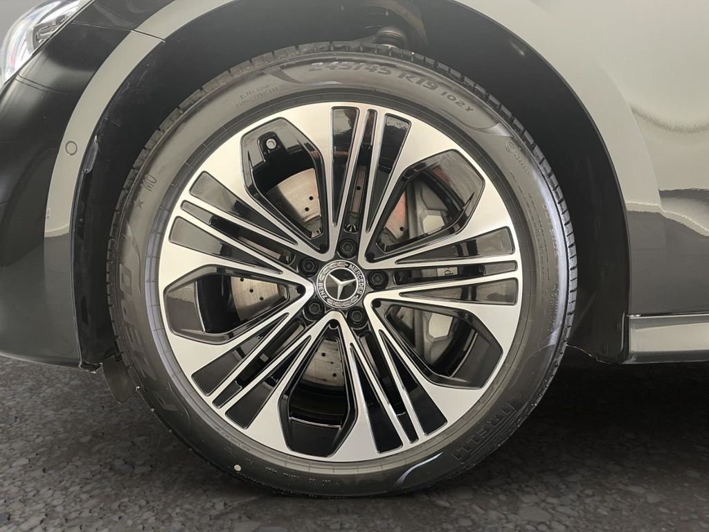 Mercedes-Benz E 300 2025