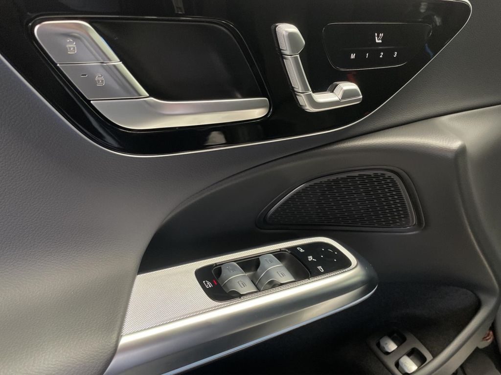 Mercedes-Benz E 300 2025