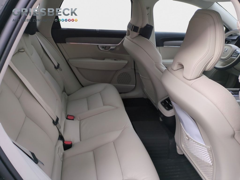 Volvo V90 2024