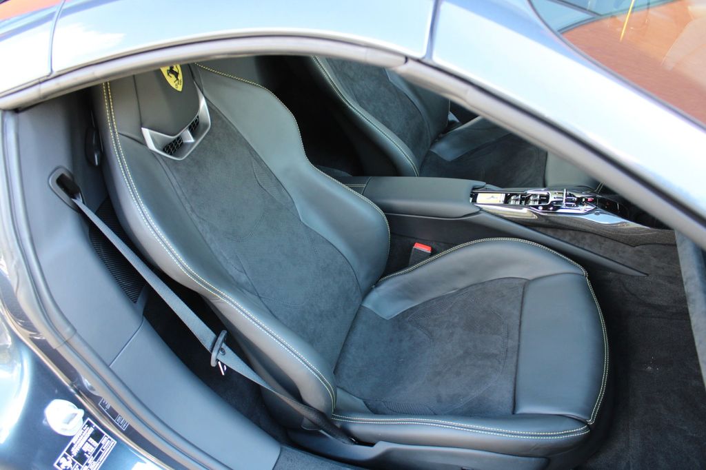 Ferrari 296 GTS 2025