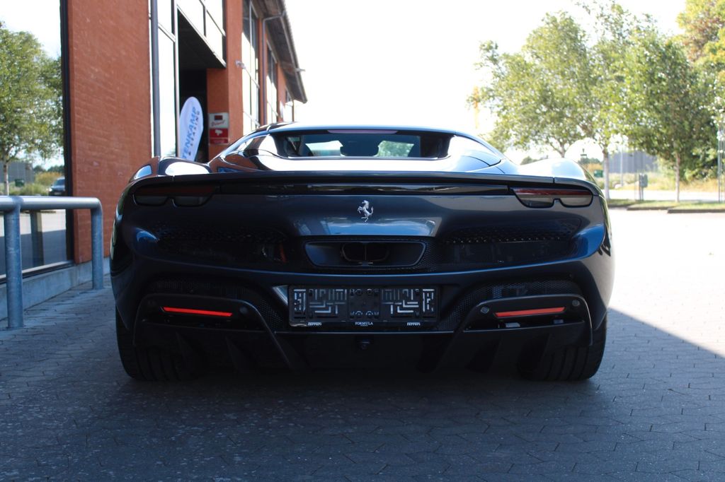 Ferrari 296 GTS 2025