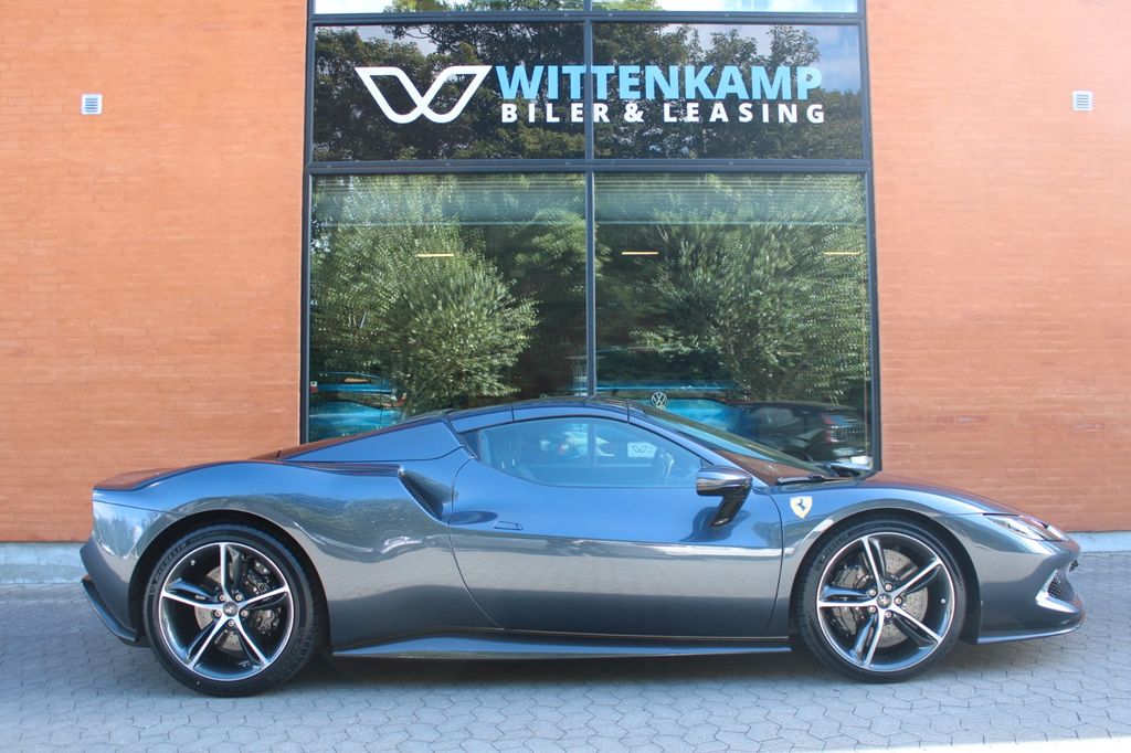 Ferrari 296 GTS 2025