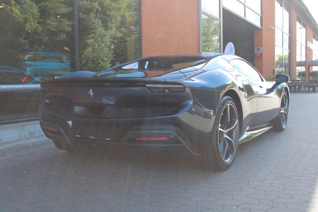 Ferrari 296 GTS 2025