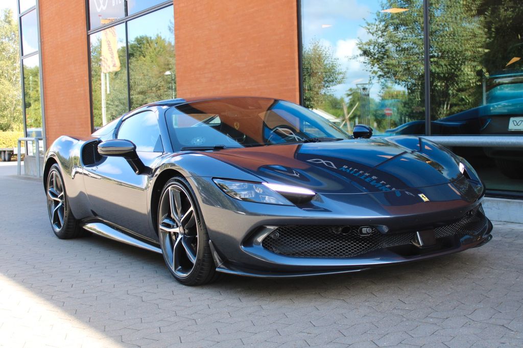 Ferrari 296 GTS 2025