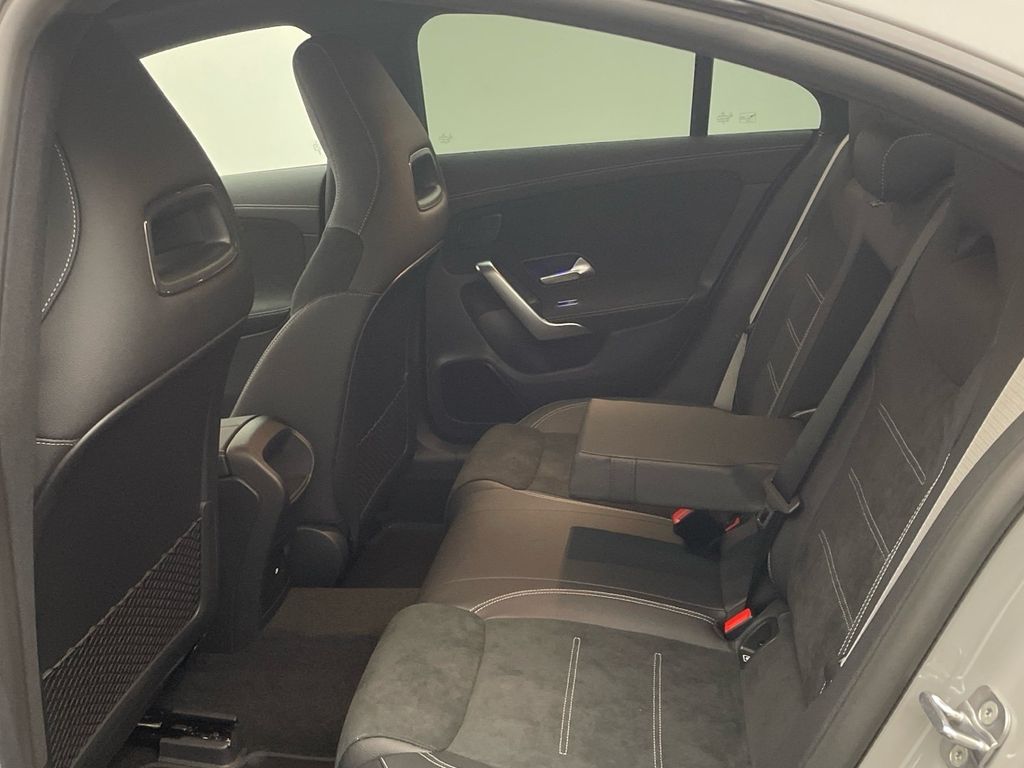 Mercedes-Benz CLA 200 2025