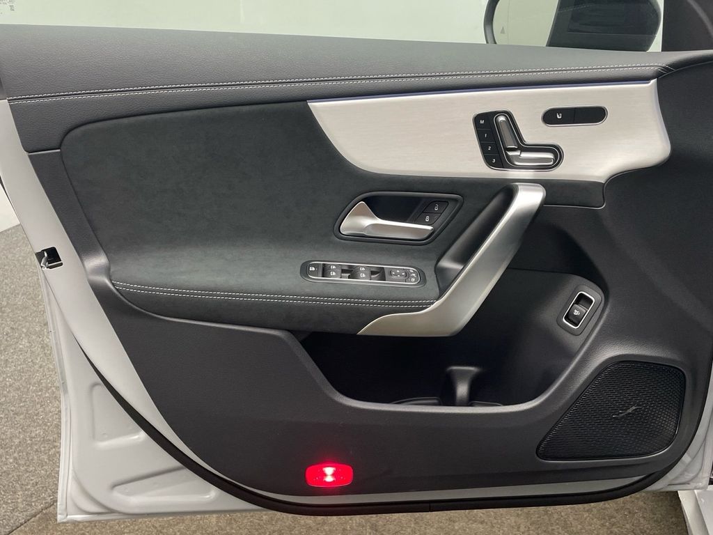 Mercedes-Benz CLA 200 2025