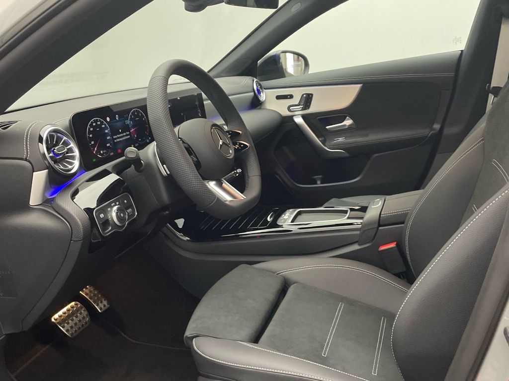 Mercedes-Benz CLA 200 2025