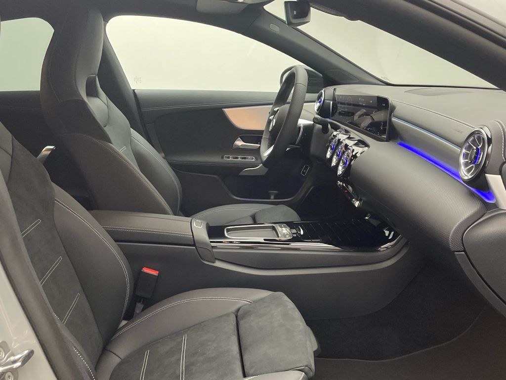 Mercedes-Benz CLA 200 2025