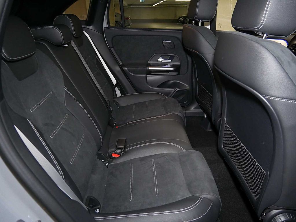 Mercedes-Benz GLA 180 2025