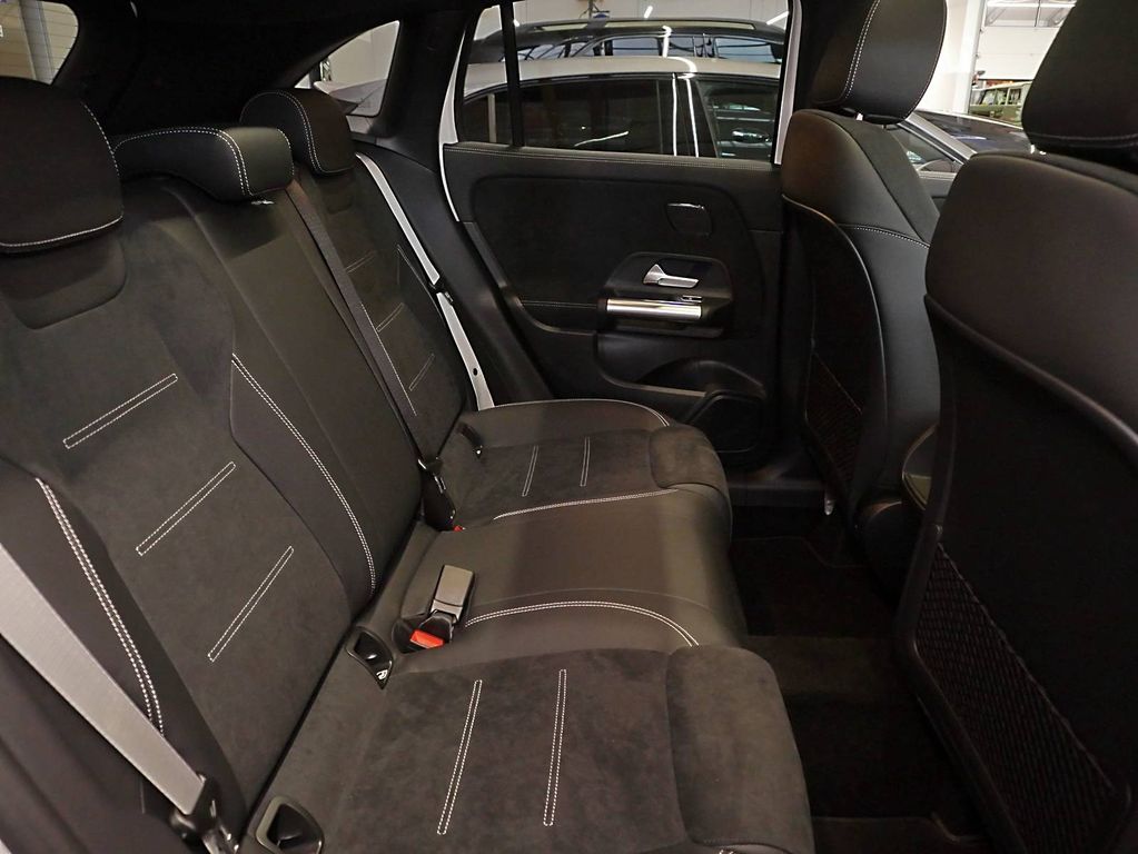 Mercedes-Benz GLA 180 2025