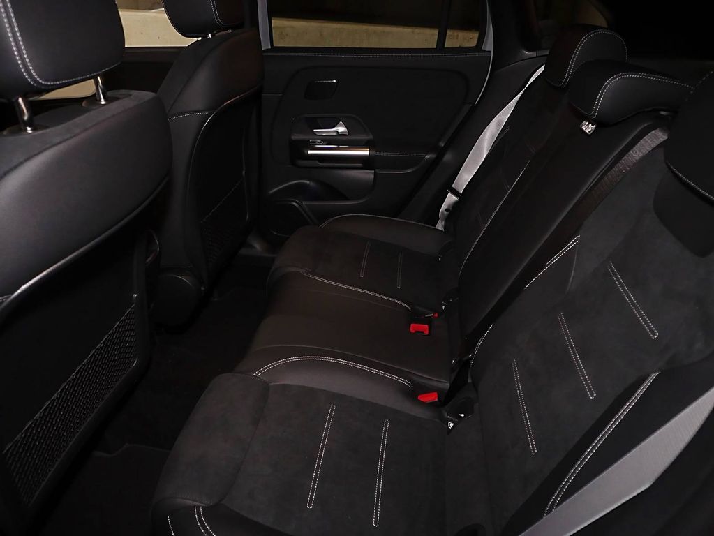 Mercedes-Benz GLA 180 2025