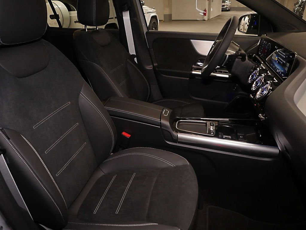 Mercedes-Benz GLA 180 2025