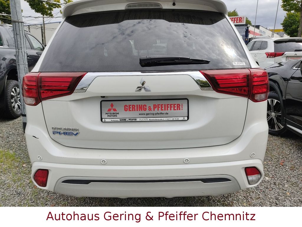 Mitsubishi Plug-in Hybrid Outlander 2021