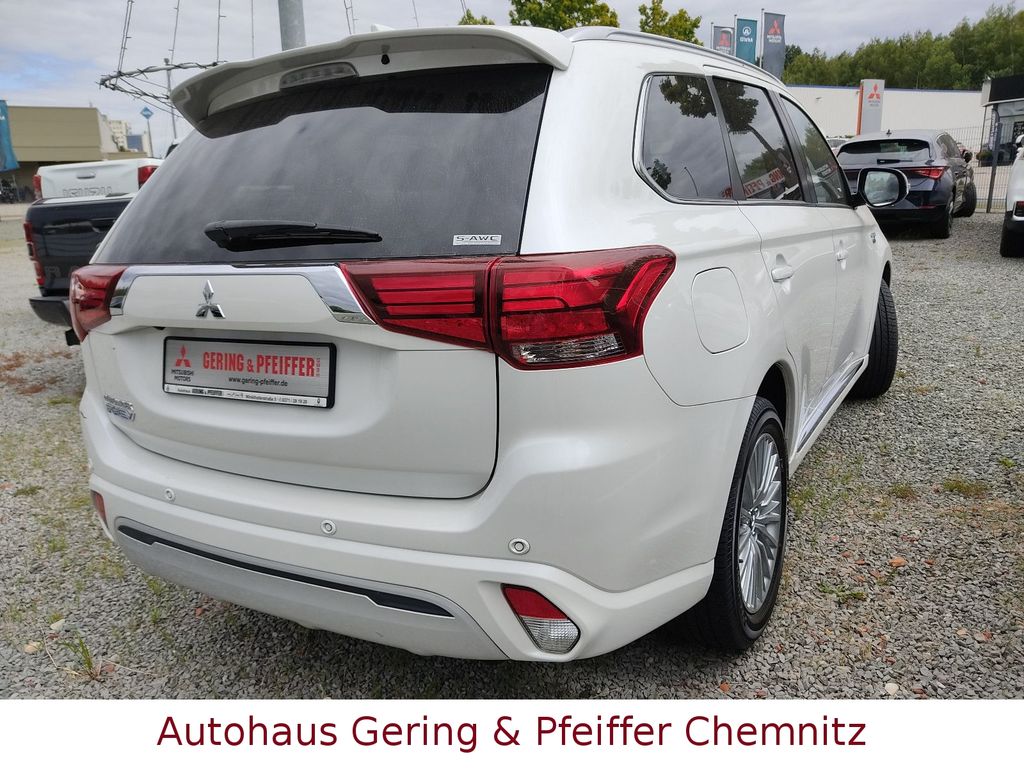 Mitsubishi Plug-in Hybrid Outlander 2021