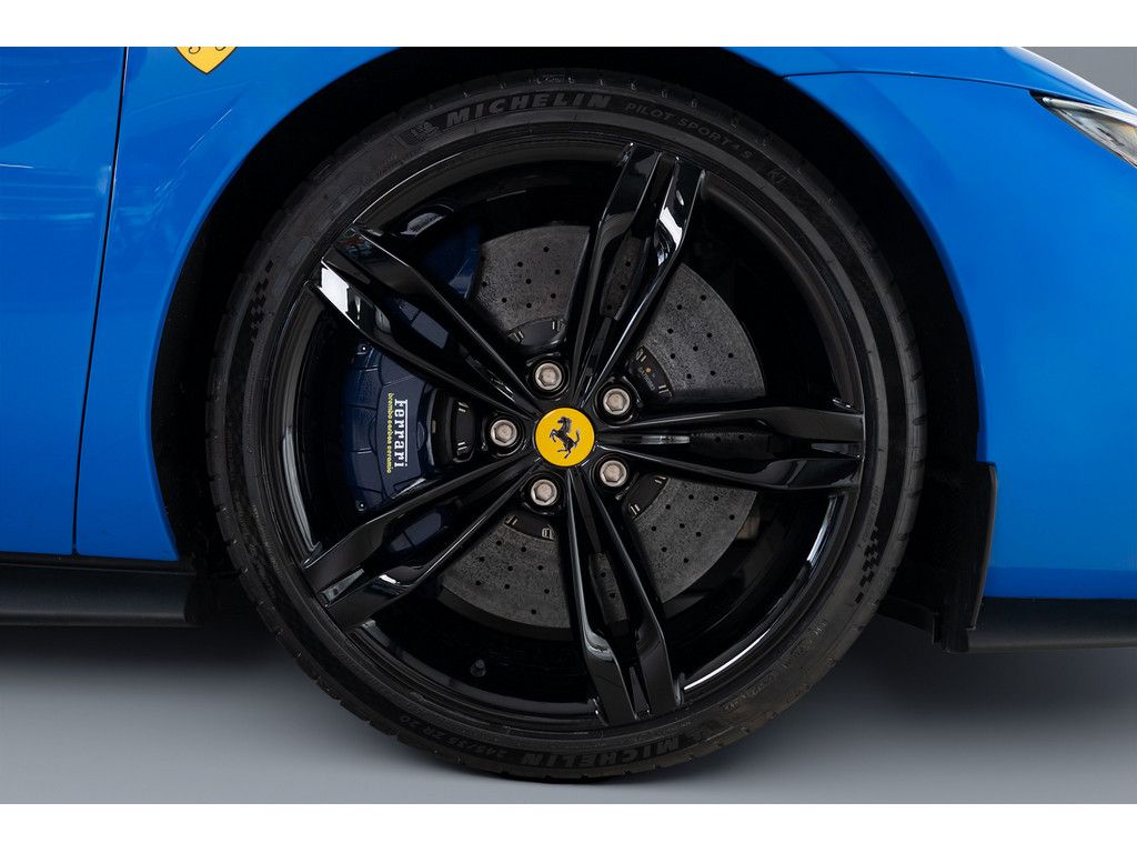 Ferrari 296 GTB 2025