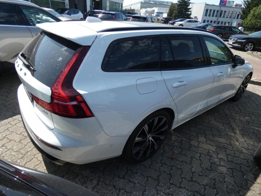 Volvo V60 2025