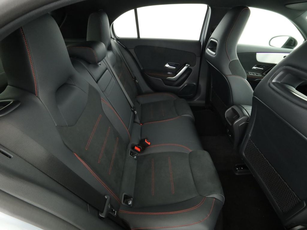 Mercedes-Benz A 200 2025