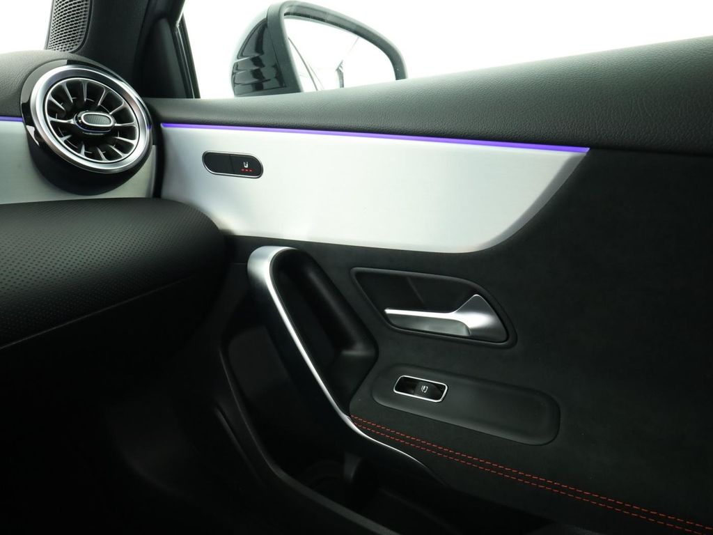 Mercedes-Benz A 200 2025