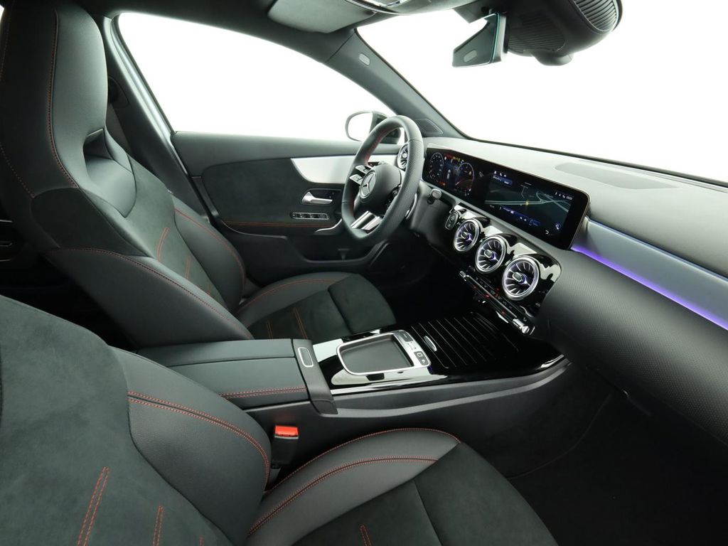 Mercedes-Benz A 200 2025