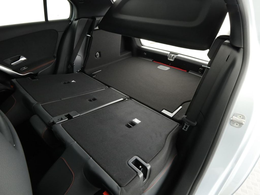 Mercedes-Benz A 200 2025