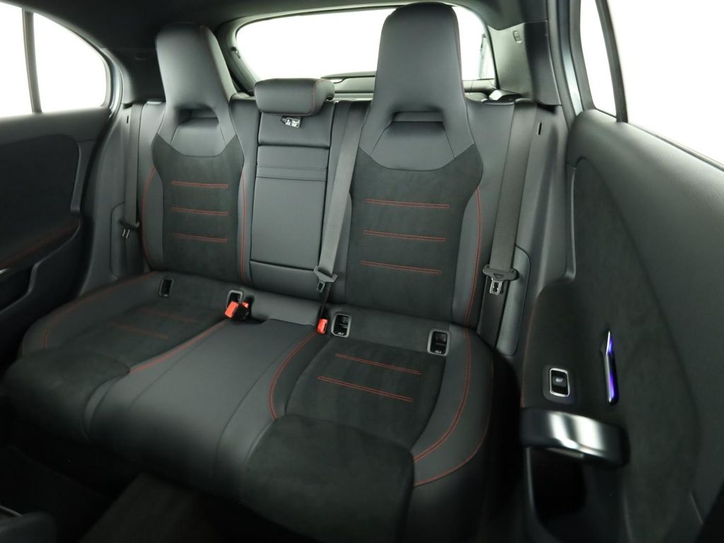 Mercedes-Benz A 200 2025